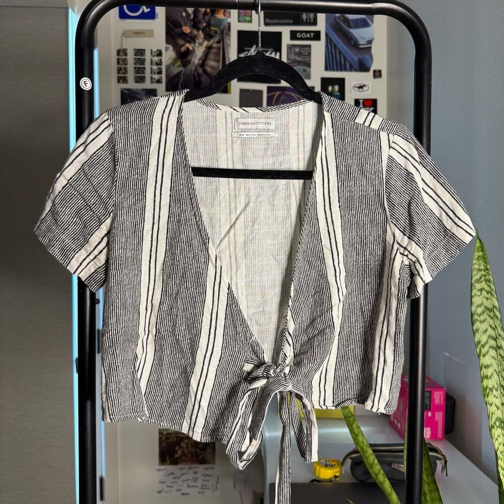 Urban Outfitters Striped Tie-Front Cropped Top Size M